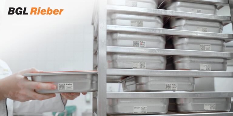 Check QR coded GN pan with chef