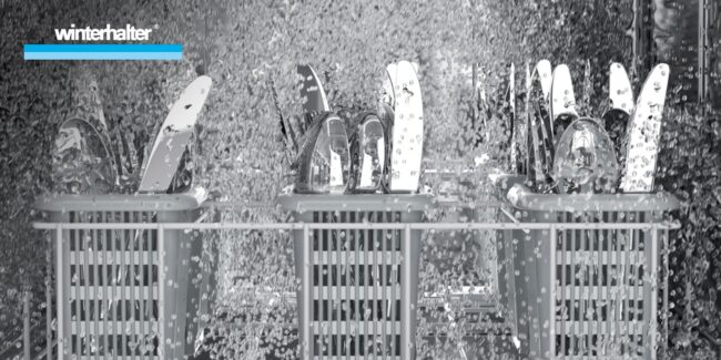 Cleaning cultery in a Winterhalter UC